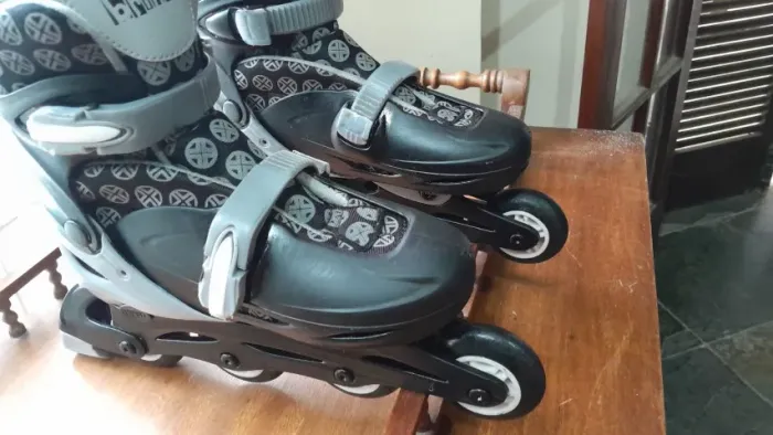 Patins Inline brink ajustável tamanho 36 ao 39 preto e cinza