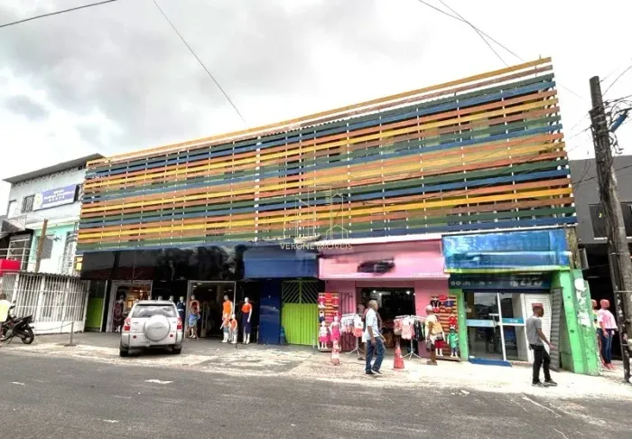 Salas Comerciais para Locação em Salvador-BA com 18 salas 8 banheiros 820,00 m² no Bairro