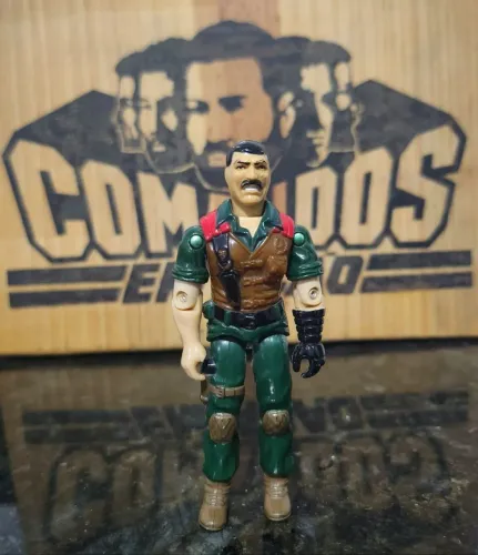 Comandos em Ação - Cão Bravio<br>Cão Bravio (Mutt)<br>R$90,00<br>Frete por conta do comprador
