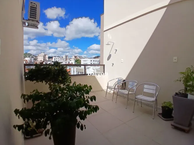 Cobertura com 3 quartos sendo 2 suítes e 2 vagas à venda no Bairro São Mateus em Juiz de F