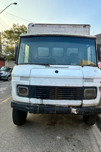 Caminhão 608 ano 83