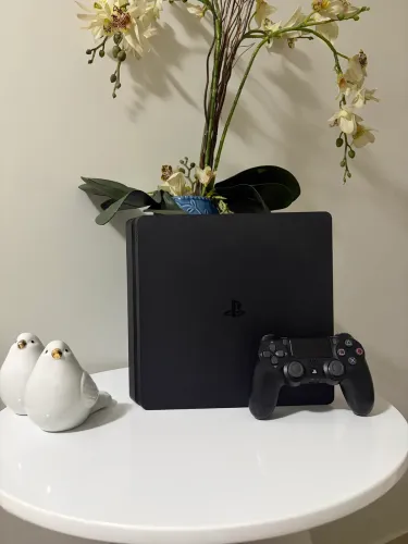 Ps4 slim 1TB novíssimo com jogo!