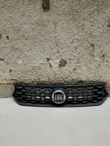 Grade radiador Fiat Argo