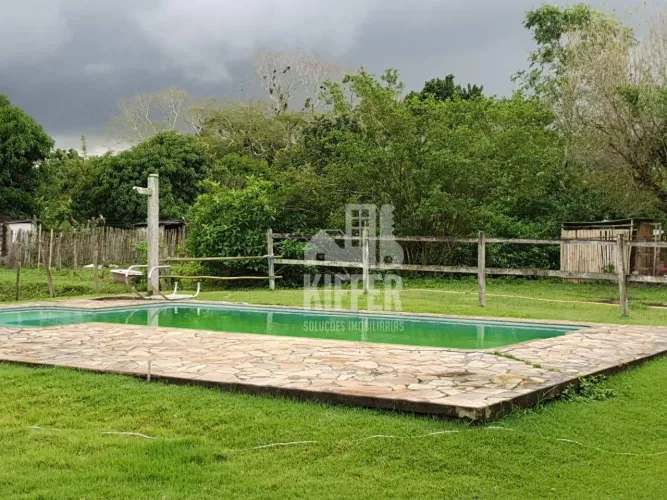 Sítio em Condomínio Fechado em Maricá | 5.698 m² | Piscina | Natureza e Conforto