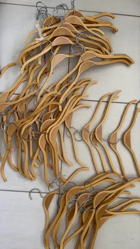 Cabides para roupa 62 unidades por 100,00