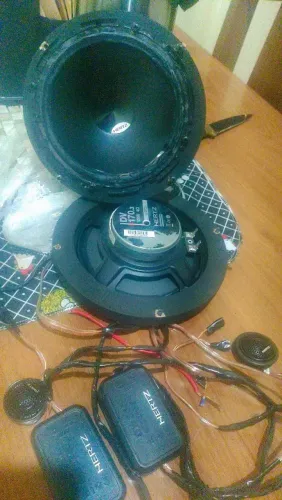 Par de alto falante hertz 100w e farol xenon