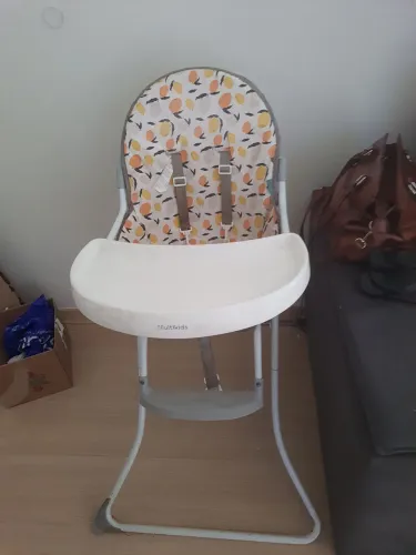 Cadeira de alimentação infantil