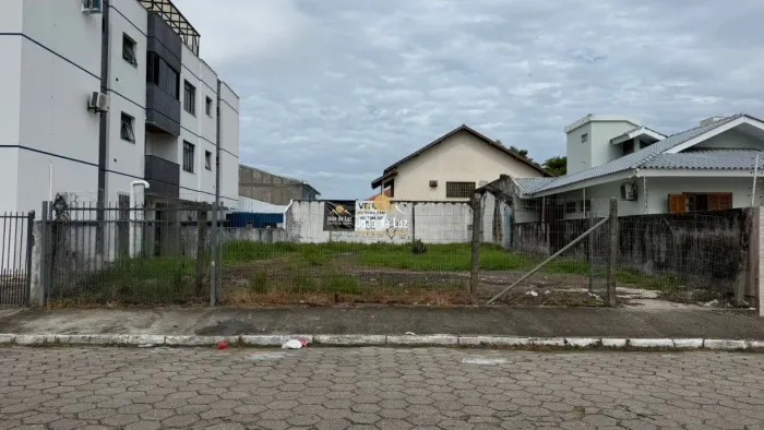 Terreno a venda na praia de Canasvieiras