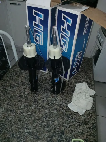 Vendvendo este par de amortecedores