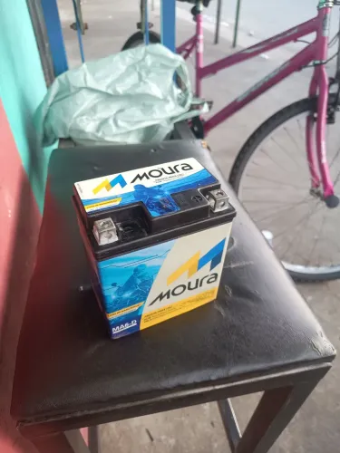 Estou vendendo bateria 6 ah ainda na garantia pra motos xre 300 e cb 300 por 140 reais