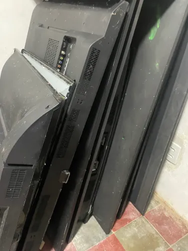 Placa mãe e fonte de televisão E notebook - consulte