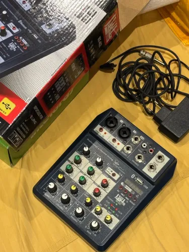 Mesa de som 2 canais nunca usada na cx