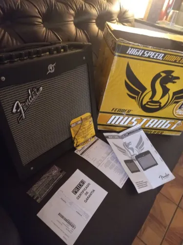 Amplificador Fender Mustang II V2 original, em excelente estado de conservação,