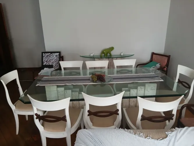 Mesa de Blindex/Granito com 8 cadeiras + aparador de Blindex/aparador