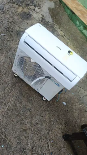 Ar-condicionado de 9 mil BTUs 1300 já instalado com 90 dias de garantia.
