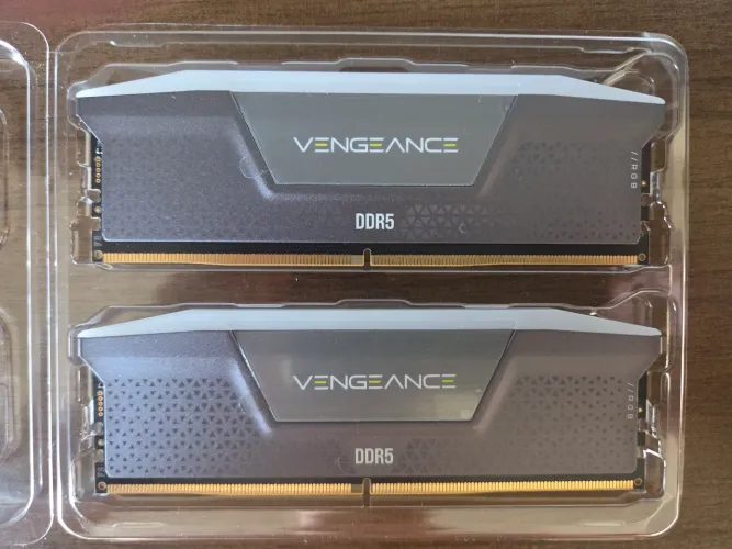 Corsair Vengeance RGB 64GB (2x32GB) DDR5 6000MHz CL40