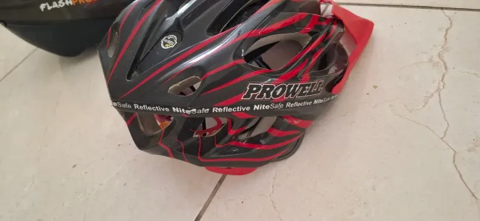 3 Capacetes para Ciclismo 2 adultos 1 infantil