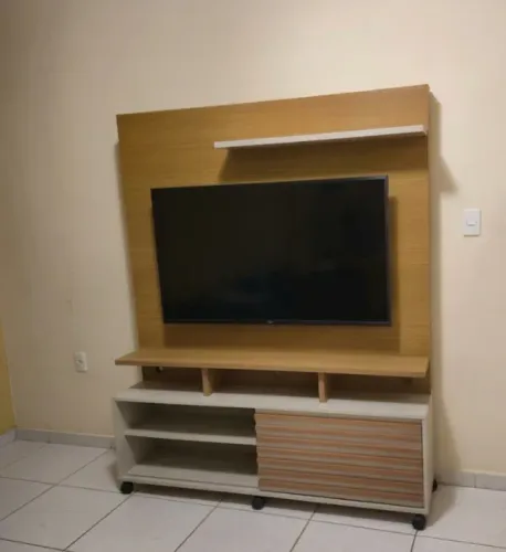 Smart TV LG 50 polegadas com estante