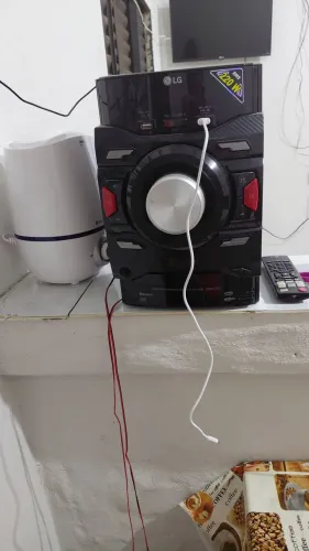 Vende se aparelho de som bivolt ,com entrada USB,Bluetooth, am ,fm e cd