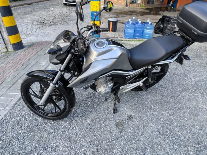 Vendo CG 160 Titan 7.500 km semi nova R$ 15.900