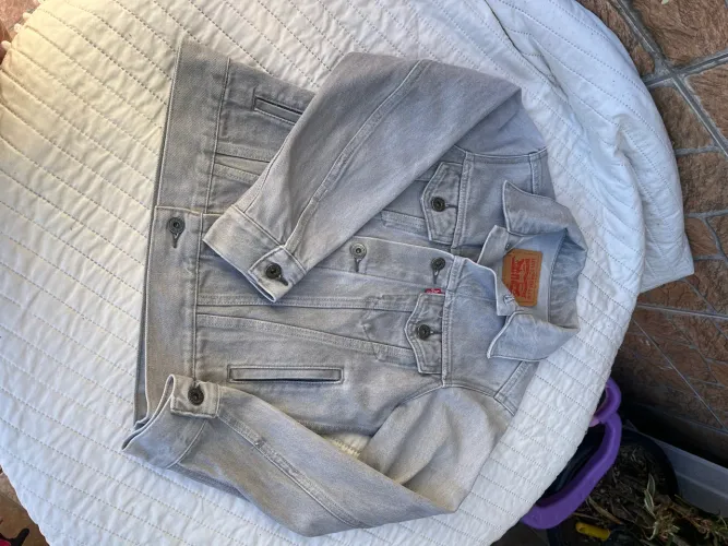Jaqueta jeans descolada