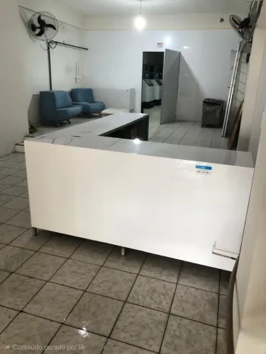 Balcão em estrutura de metalon e alumínio composto 