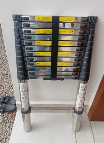 Escada Telescópica de Alumínio com 11 degraus 
