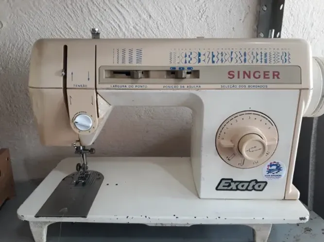 Máquina de Costura Reta e Zig Zag Singer