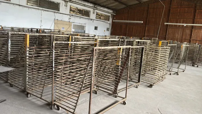 Carros de ferro -organizadores com rodizio