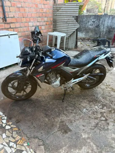 Vende uma Twister 250