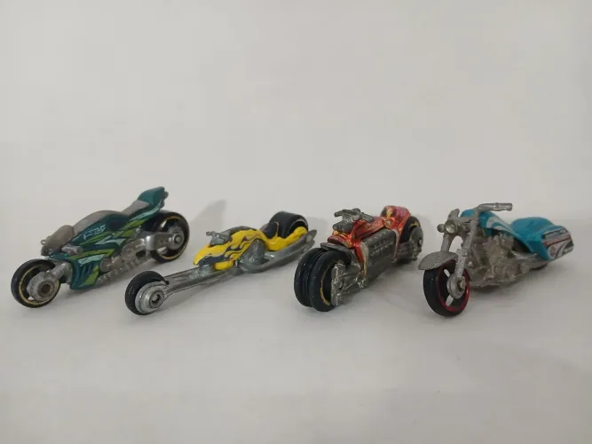 Lote Miniaturas motos hotwheels em ferro