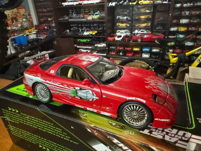 Mazda RX7 Toretto velozes e furiosos 1:18 Fast furious