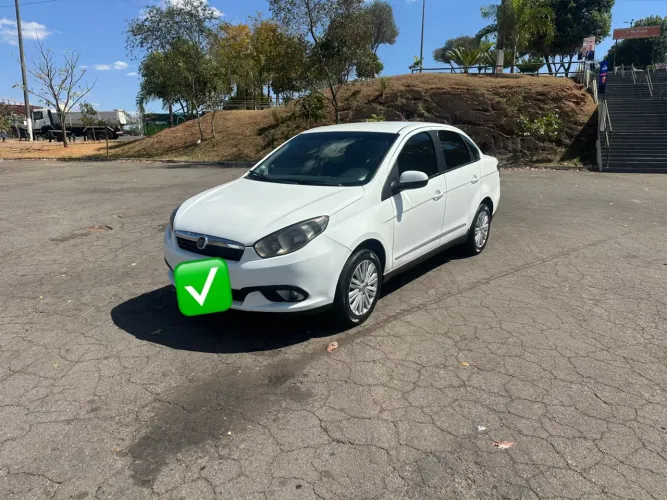 Fiat Grand Siena Attrac. 1.4 EVO F.flex 8V 2013
