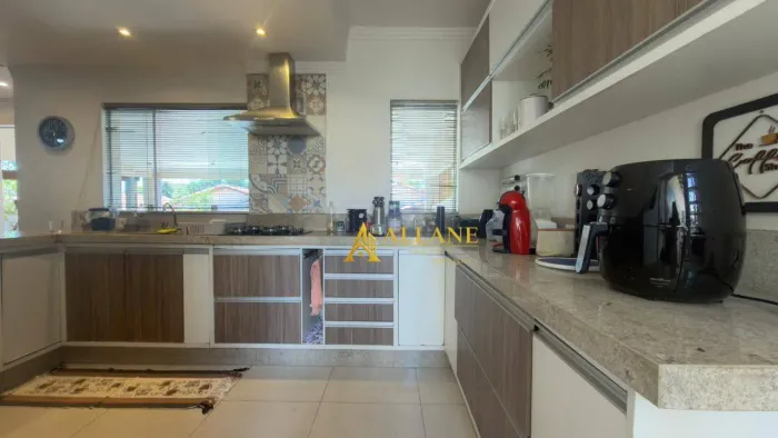 Casa com 3 dormitórios, 1 suíte à venda, 77 m² por R$ 650.000 - Condomínio Parque da Árvor
