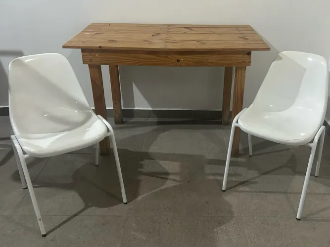 Conjunto 04 lugares TokStok (mesa + cadeiras + banco)