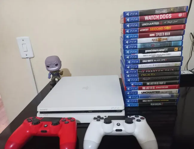Ps4 Slim branco 1 Tb + 20 jogos Tops