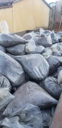 Esterco de Gado Puro em Sacos e   a Granel esterco de gado 100% puro e  pronto  para uso.