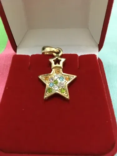 Lindíssimo pingente dourado em estrela