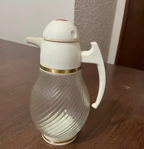 Jarro antigo de vidro e acrílico para água - ideal para sua cozinha!