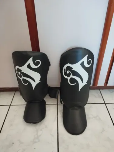 Caneleira Spank para Artes Marciais