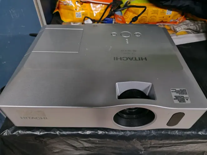 Projetor Hitachi CP-X201 3LCD - Perfeito para apresentações!