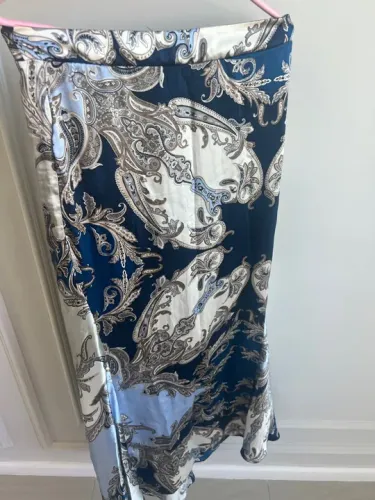 Saia longa estampada azul e branca BOBO