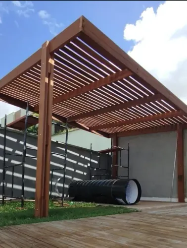 Caramanchão de madeira - só cobertura 