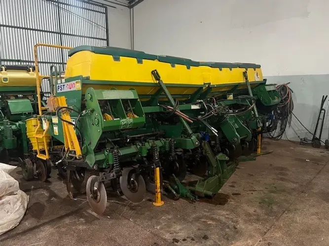 Plantadeira Tatu 11 linhas ano 2013