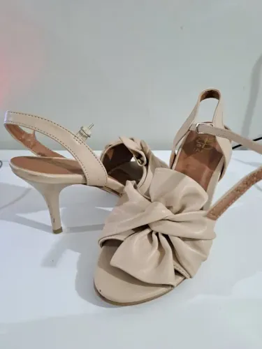 Salto alto bege da Baeta