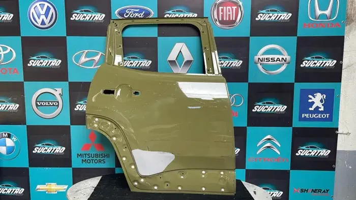 PORTA TRASEIRA DIREITA DE JEEP RENEGADE RECUPERADA