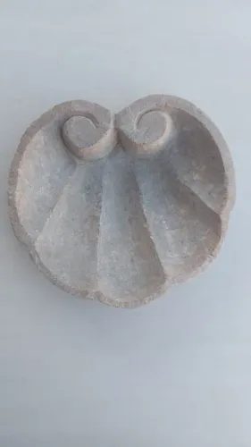 Concha para água benta em pedra sabão 