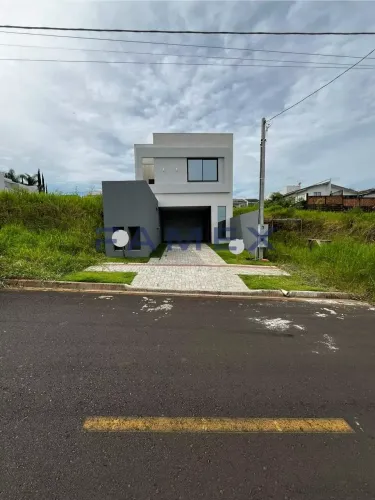 CASA A VENDA NO FRARON, COM 1 SUITE + 2 QUARTOS LOCALIZADA PROXIMO À UTFPR e UNIDEP - CA76