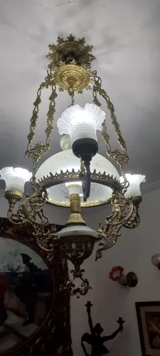 GRANDE LUSTRE EM BRONZE