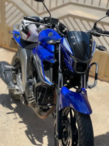 Vendo ou troco moto muito nova interessados chama no zap *